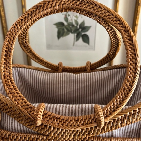 Anthropologie Bali Circle
Rattan Handbag. New Condition - Picture 2 of 6